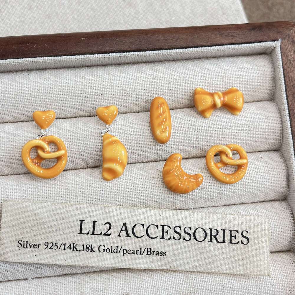Autumn Winter Melad Cartoon Playful Bread Set for Women, Unique Design, Petite and Exquisite Earrings 210