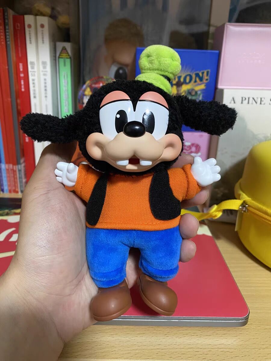 Disney New Genuine Disney Mickey Family Cute Together Keychain Series Blind Box Mickey Minnie Donald Duck Chip Dale Suprise Box Gift W250517