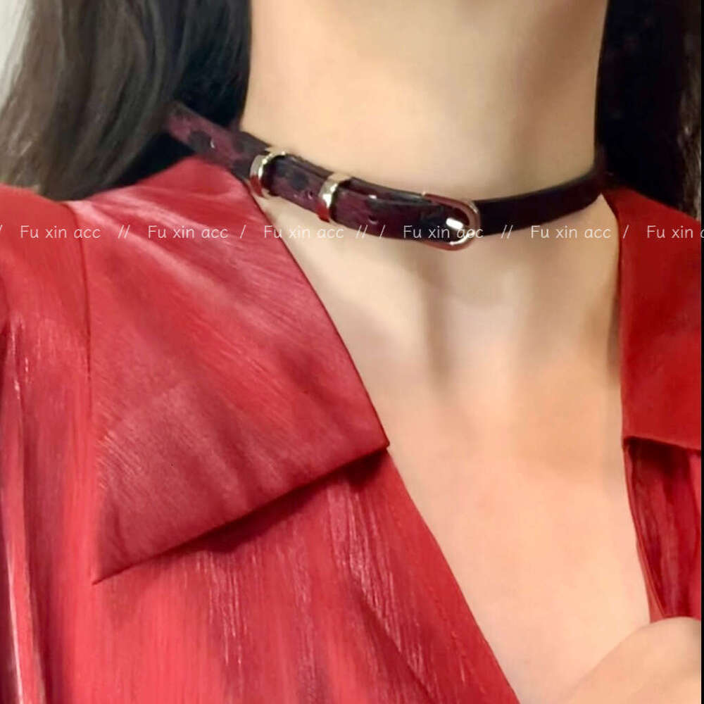 New Sweet Cool Leather Necklace for Women, Unique and Stylish Leopard Print Bracelet, Versatile Design with a Sense of Sophistication dd6