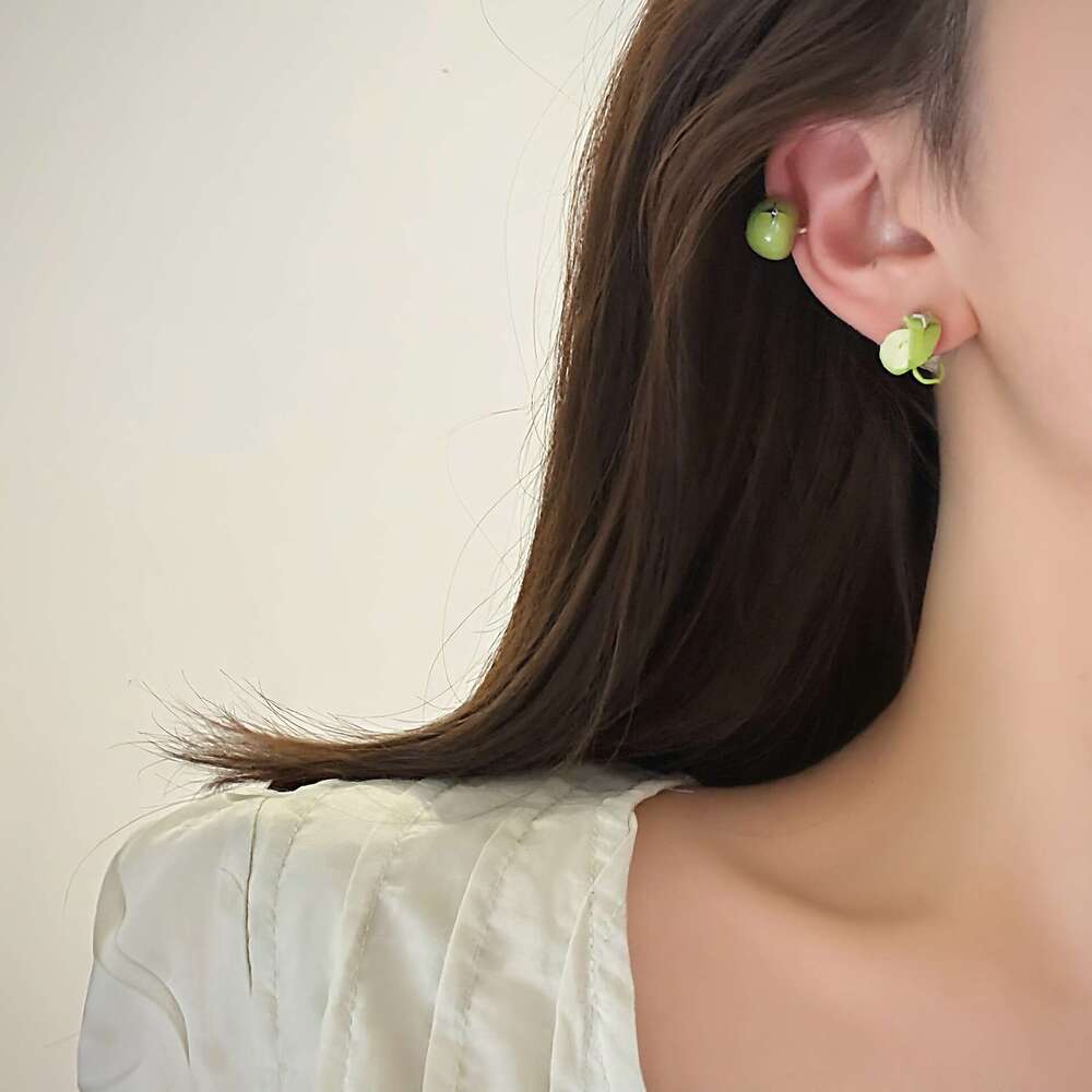 Cute Design Asymmetric Green Apple Earrings Clips Fresh Sweet Niche Trend Commuting Versatile Ear Accessories a4d