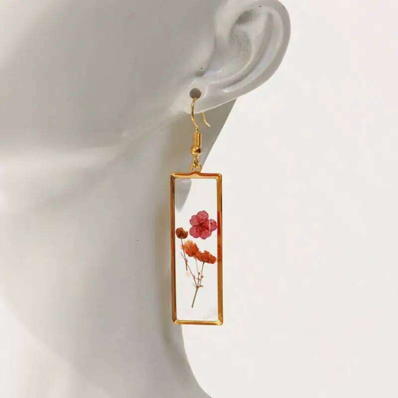 Elegant Real Women Unique Epoxy Resin Earring Wholesale Statement Jewelry Flower Pressed Earrings