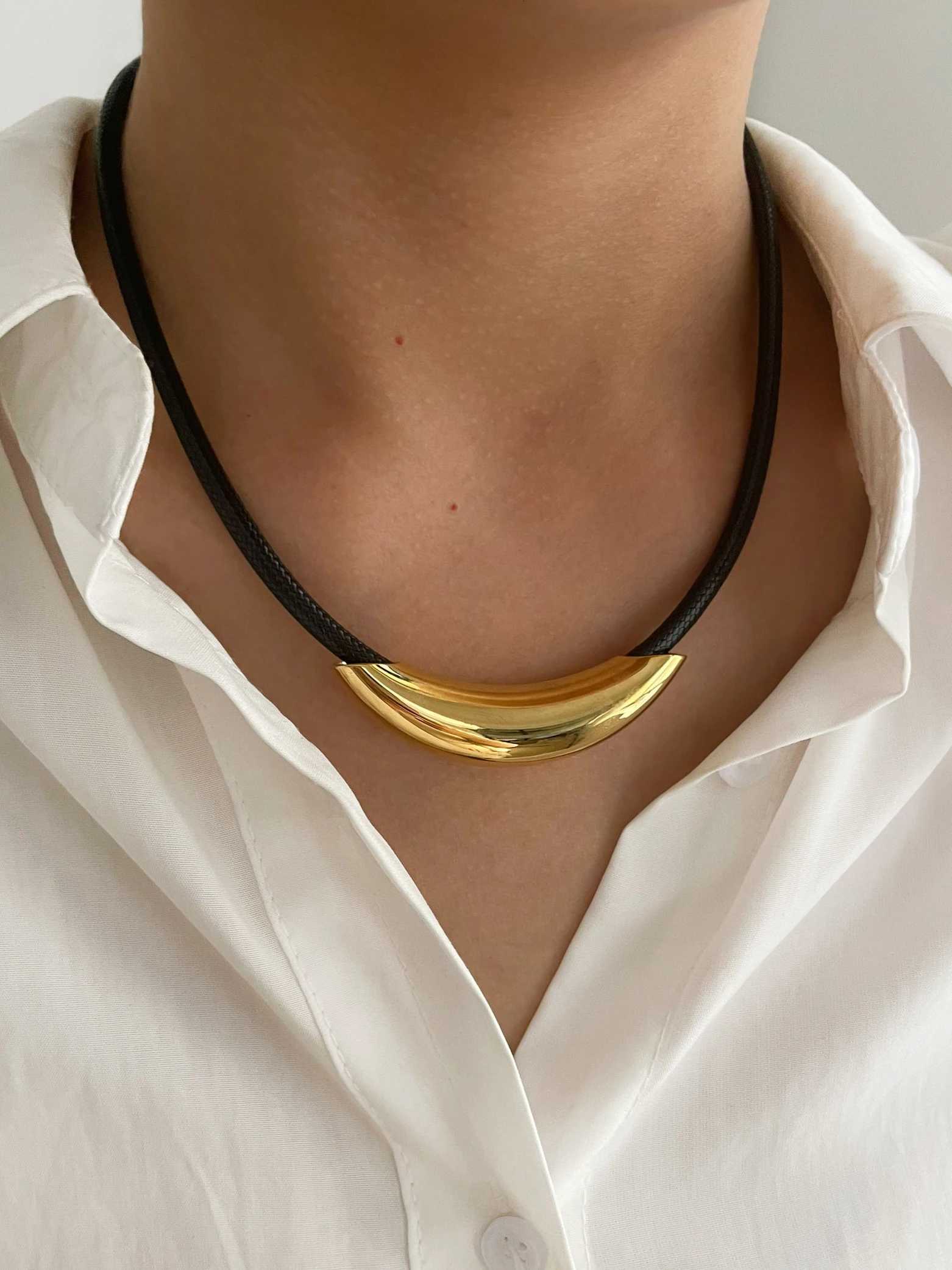 Perisbox Free Tarnish Gold Plated Tube Choker Necklace for Women Punk Stainless Steel Black Leather Rope Fashion Collar Jewelry Z250731 Z250910