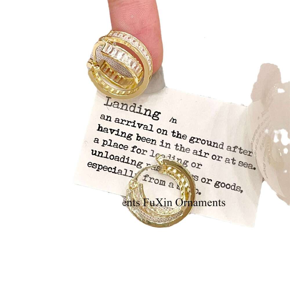 2024 New Cross Super Flash Zircon Simple High-end Elegant Earrings for Women Studs Niche Exquisite Feel 338