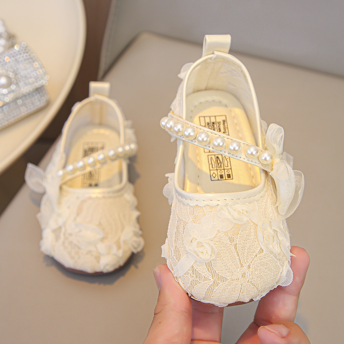 Exquisite Princess Fan girls lace shoes Pearl trip straps Cubic flower bow