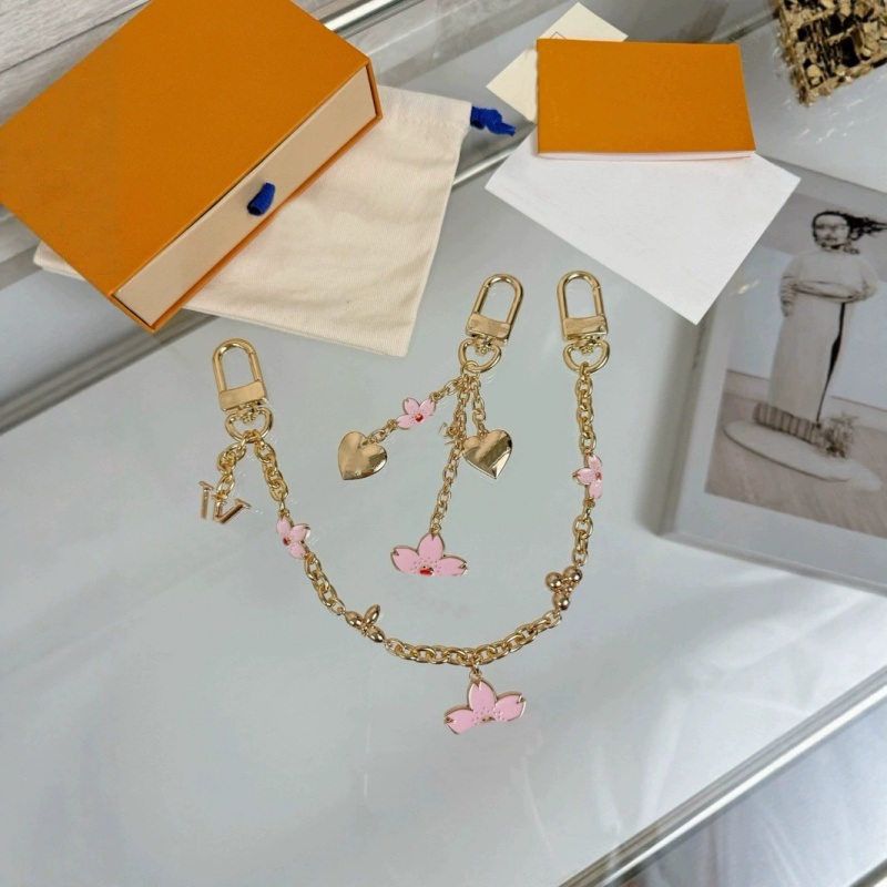 Letters designer key chain wallet luxury bag charm keyring women heart pendant keychain designer cherry blossom letters handbag extension chain high quality om322