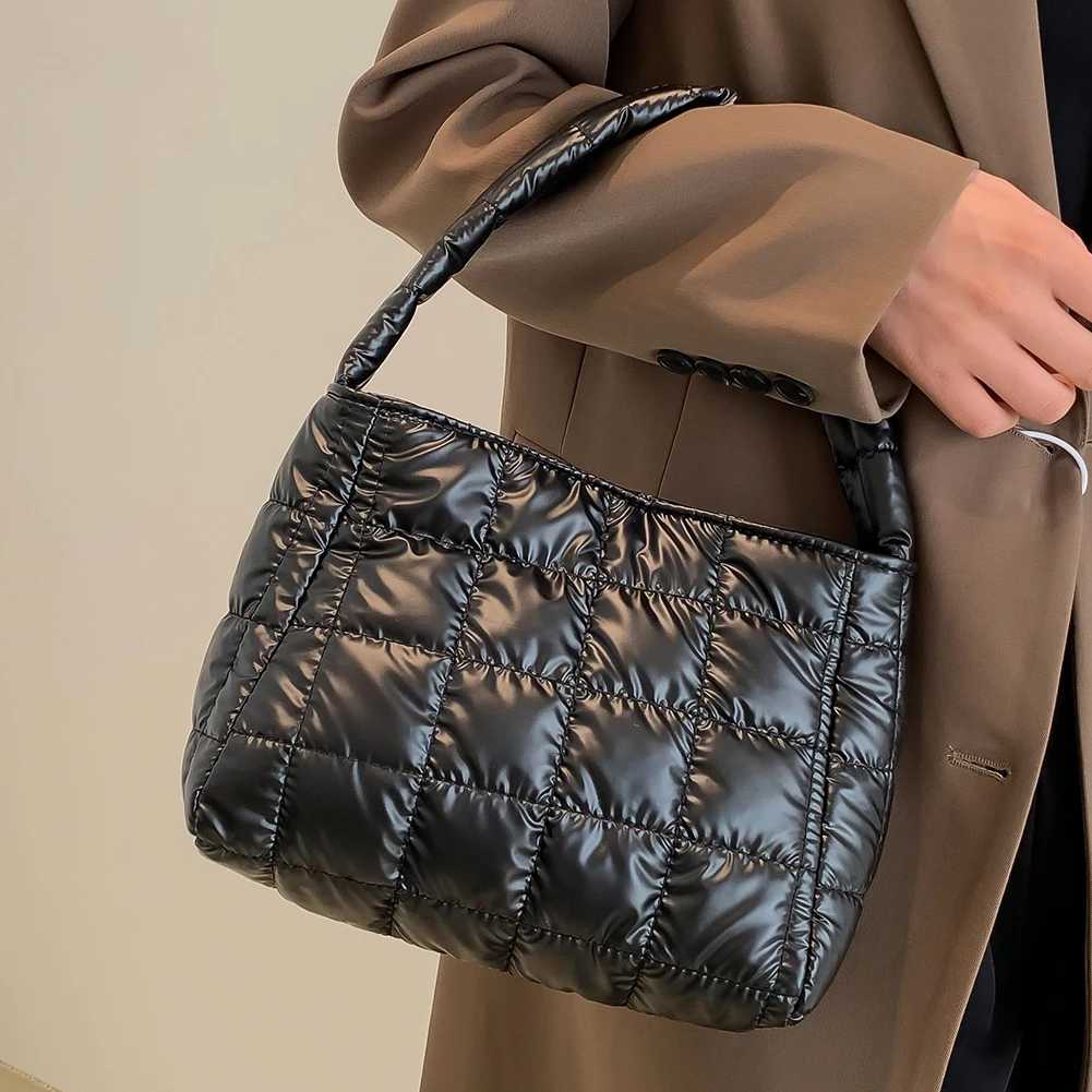Quilted Cotton Padded Tote Embroidered Plaid Cotton Tote Bag Fashion Soft Lightweight Portable Solid Color for Weekend Vacation Y250730