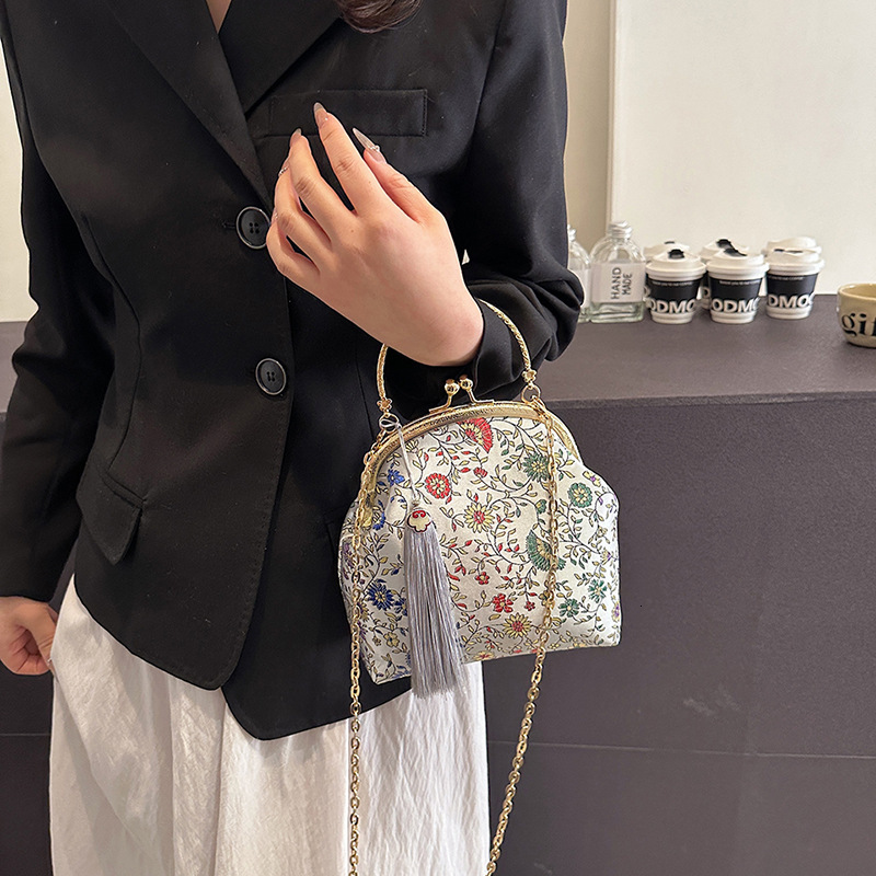 Hanfu Qipao Handbag High-end Exquisite Shell Chinese Style Embroidery Chain Shoulder Crossbody Bag ddmymoon