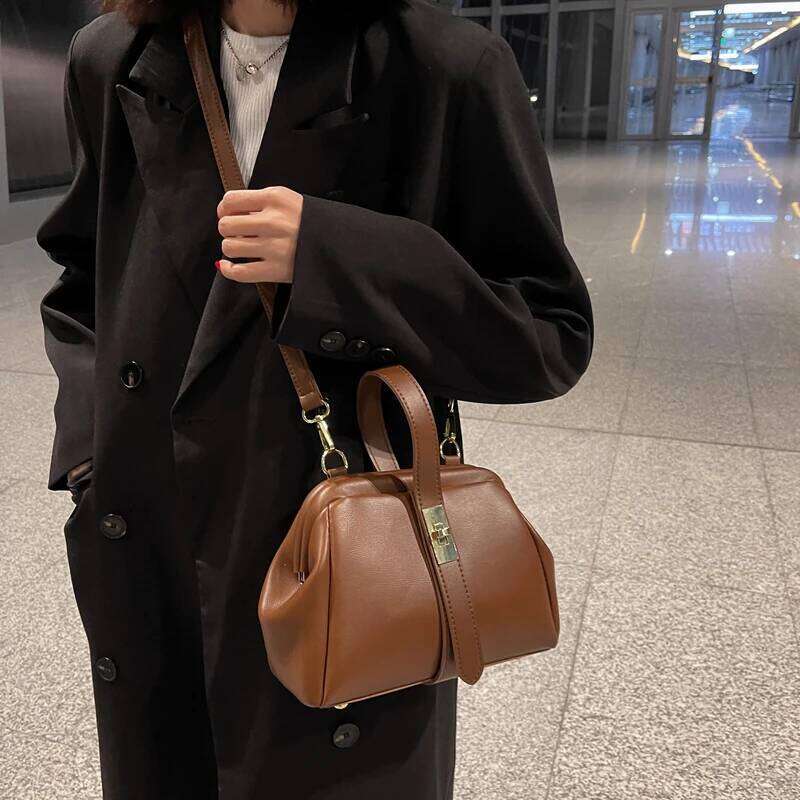 Retro ell aped Crossbody Women's Handbag Ins Sle Soft PU Leather Korean Faion Pure Color Lo Bule Clutch Bag