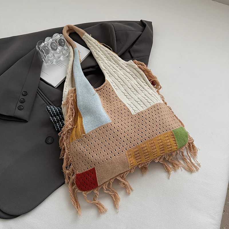 Cute Little Fish Relaxed Knitted Bag 2025 Summer New Commuter Versatile Shoulder Bag Contrasting Cut Out Tote Bag G250729