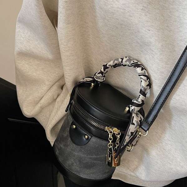 Summer New Fashion Niche for Women, Stylish and High-Value Crossbody Bag, Handheld Bucket Bag