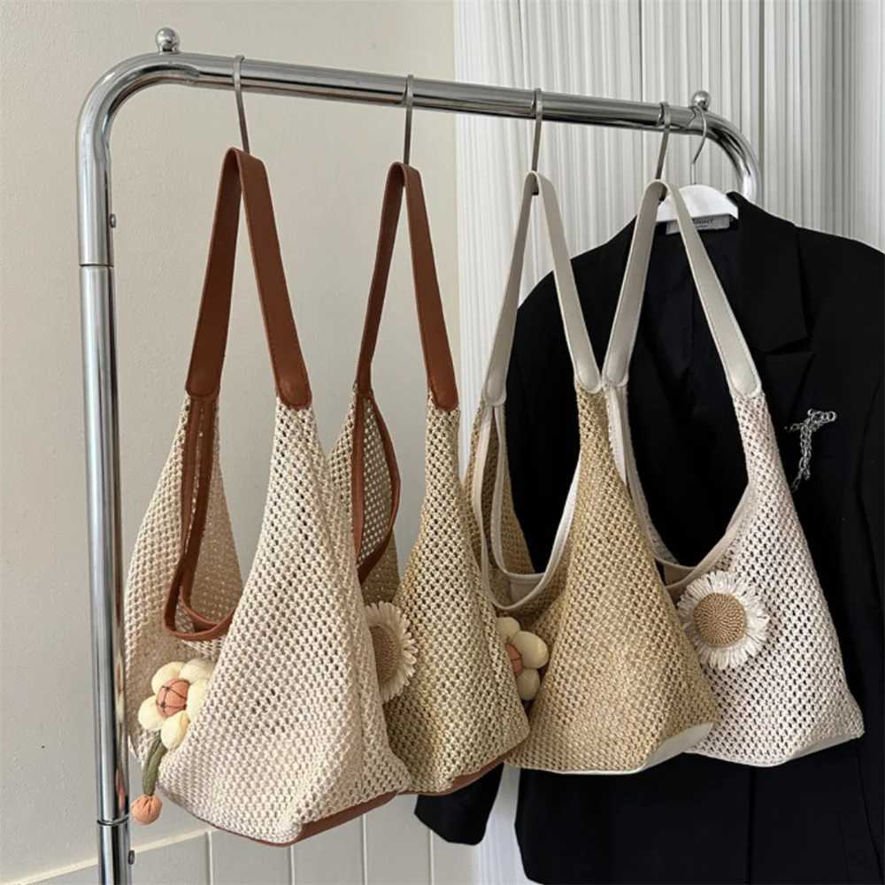 FAshion For Women Rattan Shoulder Bag Travel Beach Handbags Elegant Female Large Capacity Flower Pendant Totes Bag Y250730