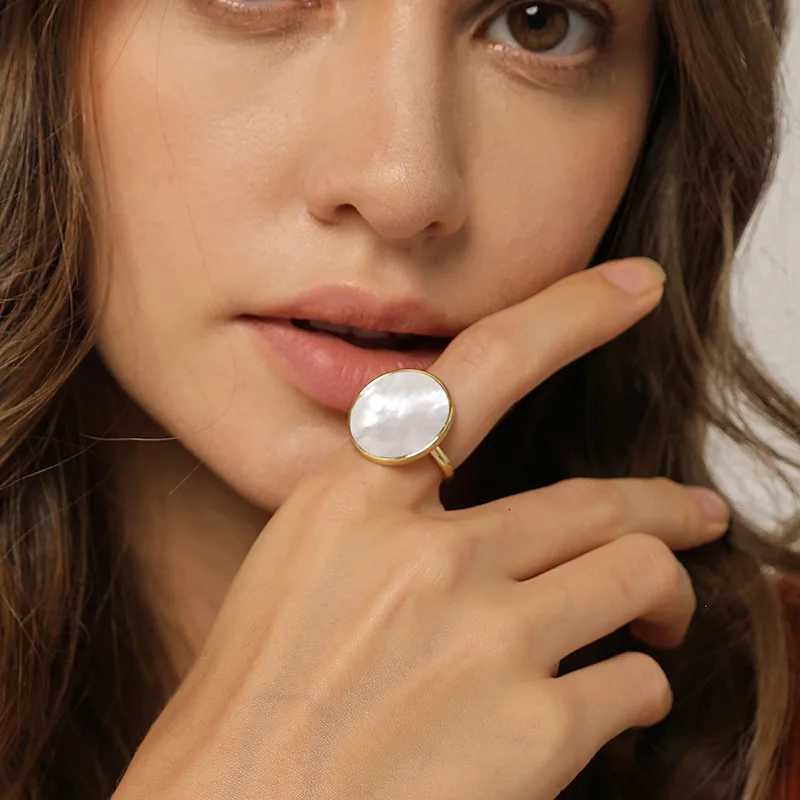 French Retro Simple Natural Shell Stone Round Ring for Women Fashion Temperament Knuckle Ring Index Finger Ring Girl Jewelry y250730