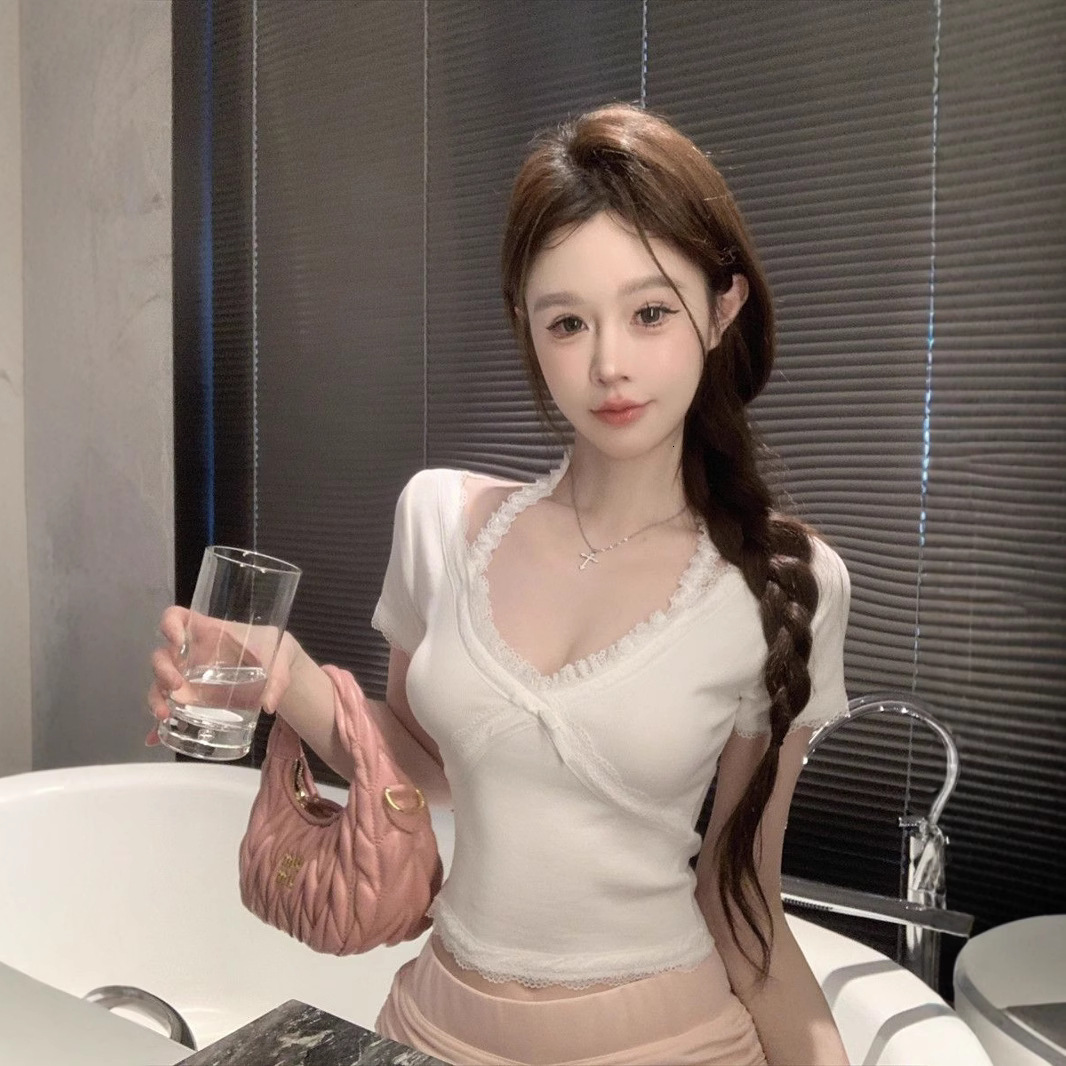 2025 Lake Blue Lace Bordered Strap Top Women's Summer Pure Desire Sexy V-neck Short Sleeve Base Shirt Short Bow T-shirt New Designer T-shirt