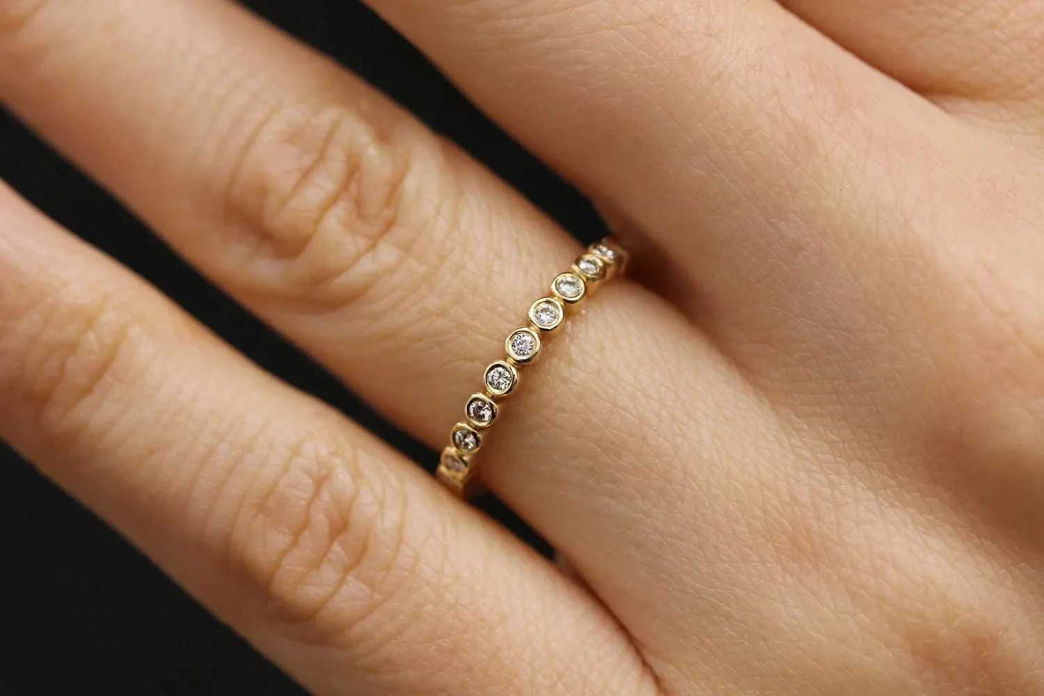 Exquisite White Zircon Engagement Jewelry for Womens Fashion Finger Accessories Party Ring y250730