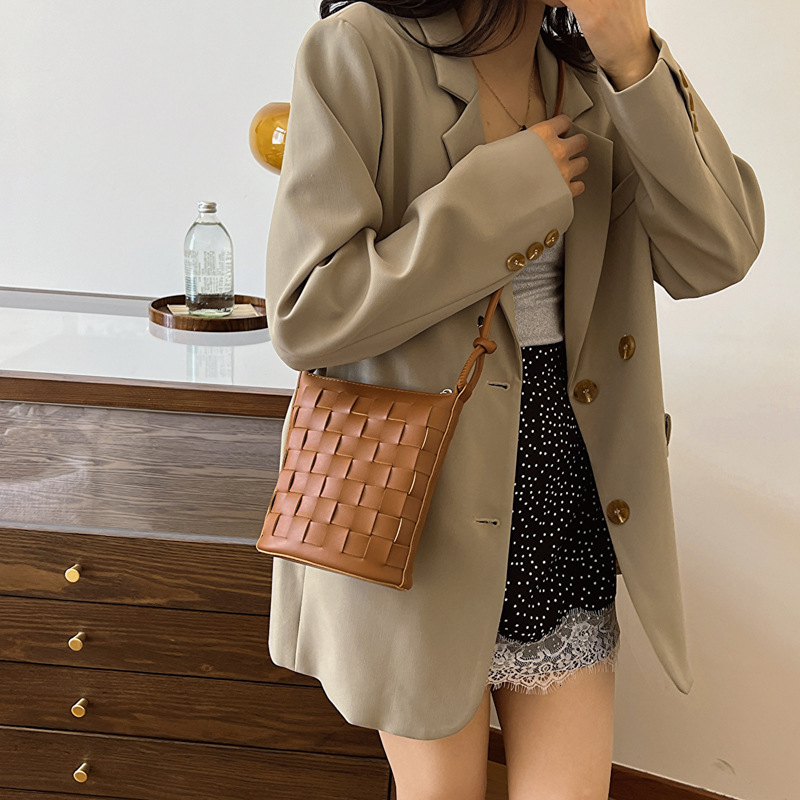 Hand-woven for Women 2024 New Trendy Single Shoulder Korean Fashion Solid Color Simple Crossbody Phone Bag ddmymoon