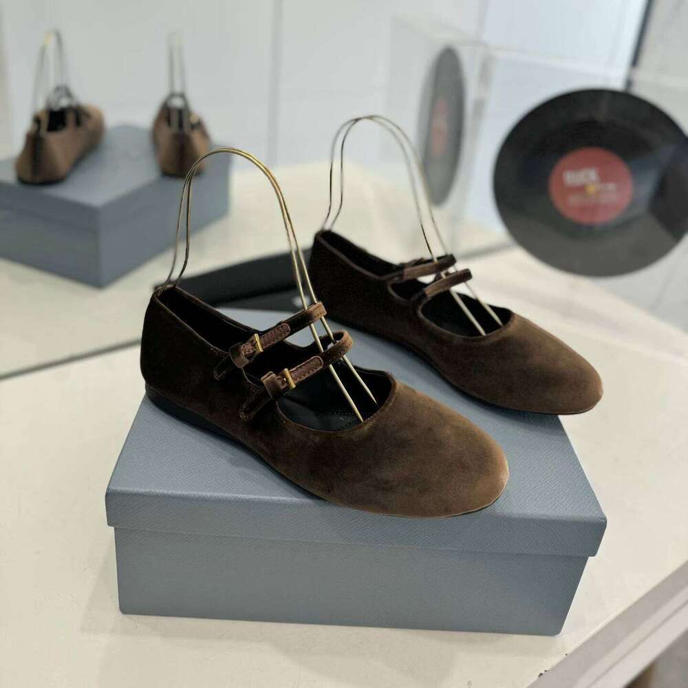 New Women Size35-41 Veet Ballet Flats Round Toe Mary Janes Buckle Strap Solid Colors Designer Shoes Zapatillas De Mujer d8e