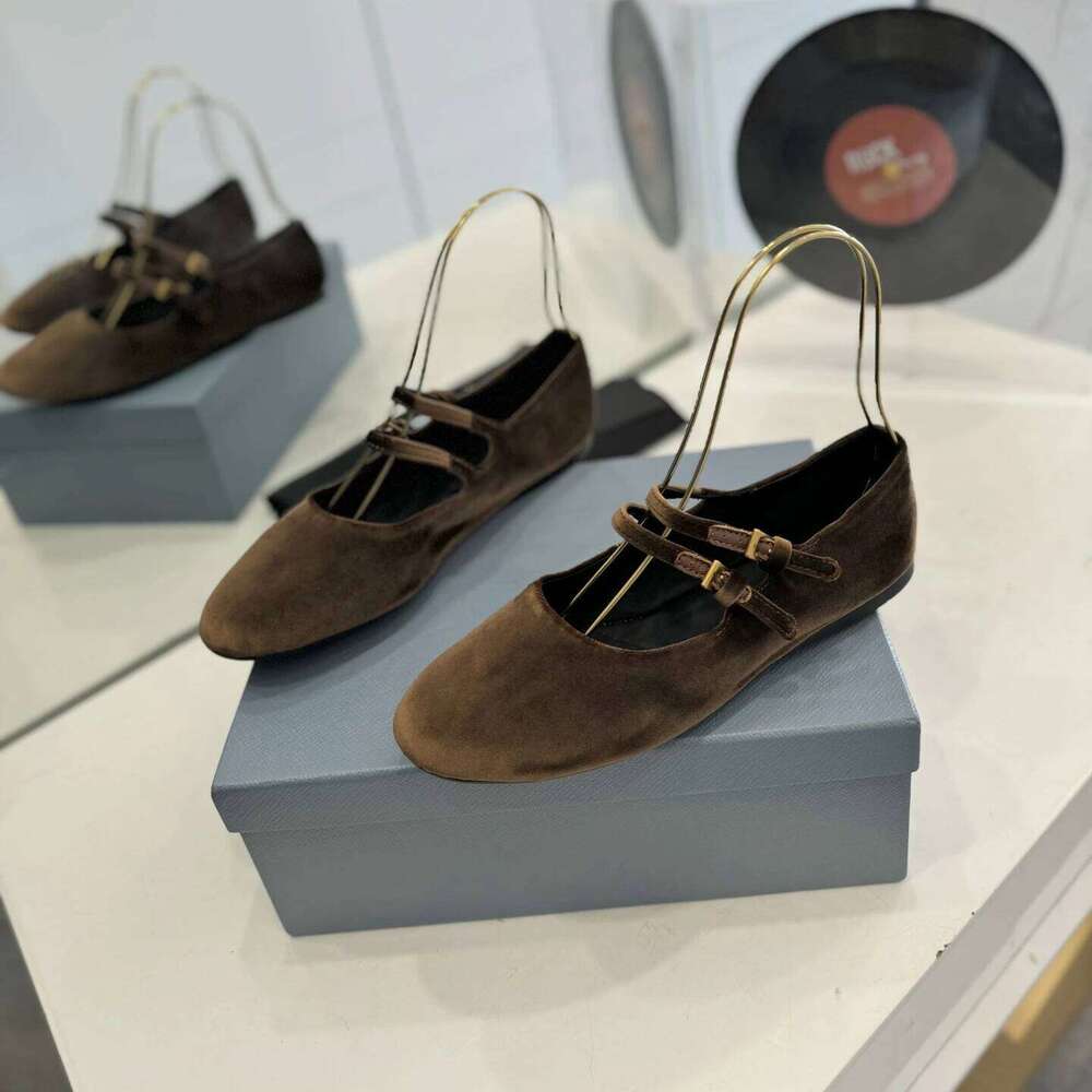 New Women Size35-41 Veet Ballet Flats Round Toe Mary Janes Buckle Strap Solid Colors Designer Shoes Zapatillas De Mujer d8e