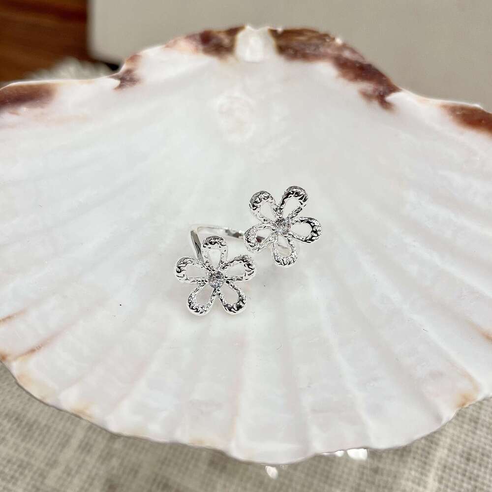 High-end Hollow with Exquisite Carving Pattern, 2025 Spring New Universal Ring, Niche Simple Fresh Ring 1e0