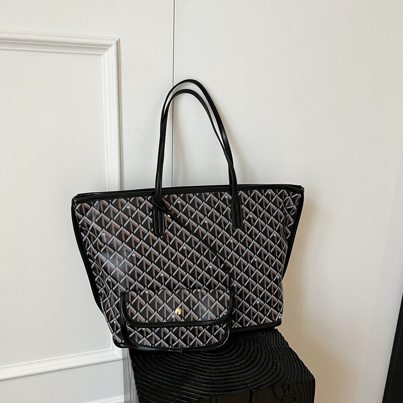 Classic Retro Tote Bag 2025 Designer's New Trendy Large Capacity Handbag Simple Design Commuter Bag Shoulder Bag