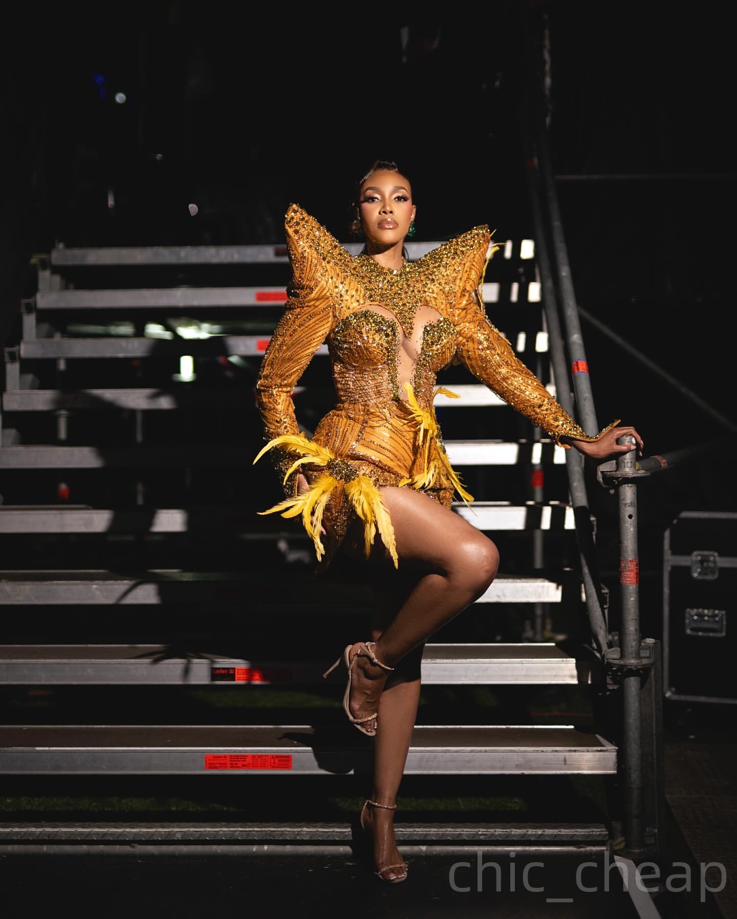 Gold Sheath Cocktail Dress Beaded Crystals Feather Sequined Stylish Short Mini Graduation Homecoming Dresses For Special Occasions Sweetheart Gowns