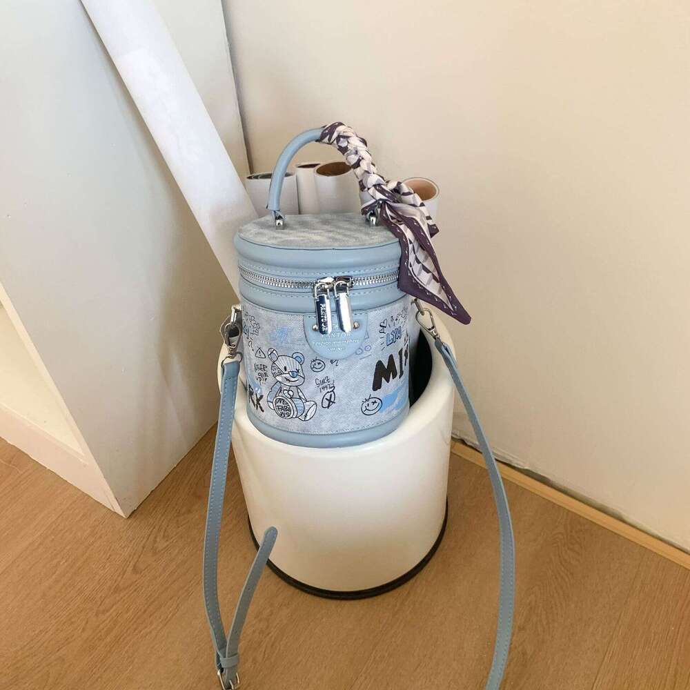 Han Xiaoxiong Graffiti Trendy Fashion Single Shoulder Handbag for Women 2025 New Versatile Crossbody Bucket Bag