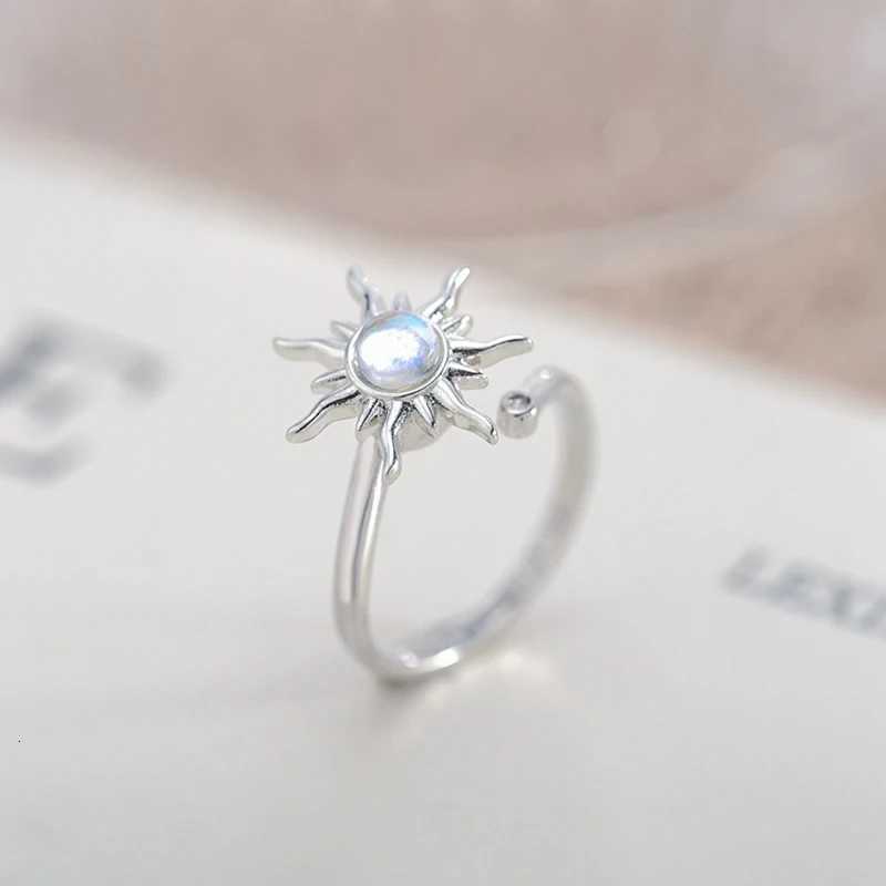 Titanium Stainless Steel Ring for Women Rotating Anxiety Fidget Adjustable Rings Silver Color Jewelry Lovely Flower Bee y250730