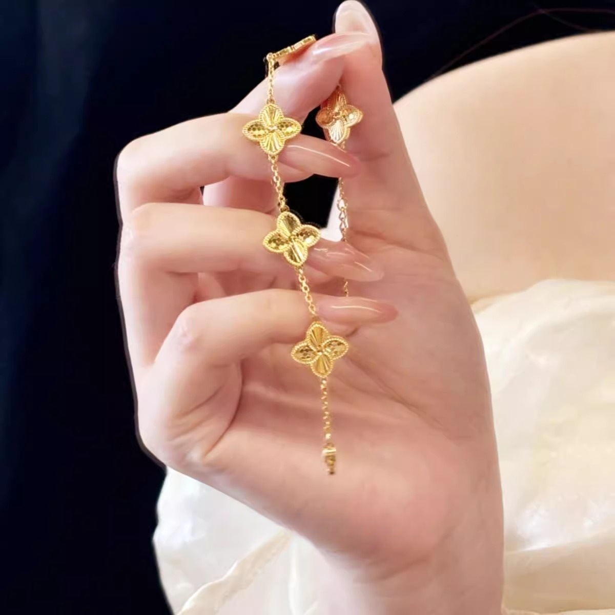 Laser Dragon Scale Four-Leaf Clover Designer bracelet Madam Sparkling Bracelet Exquisite Five-Flower Four-Leaf Clover Korean and Japanese Light Luxury