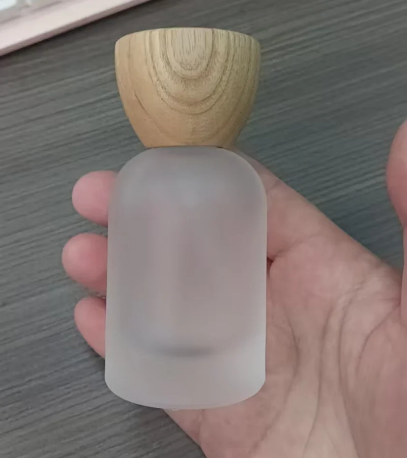 10pcs 30/ 50ml Empty Frosted Glass Perfume Bottle With Screw Wood Lid Fragrance Atomizer Fine Mist Liquid Dispenser Container 250726