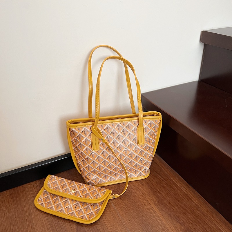 Classic Retro Tote 2025 Designer's New Trendy Large Capacity Handbag Simple Design Commuter Shoulder Bag Free Shipping