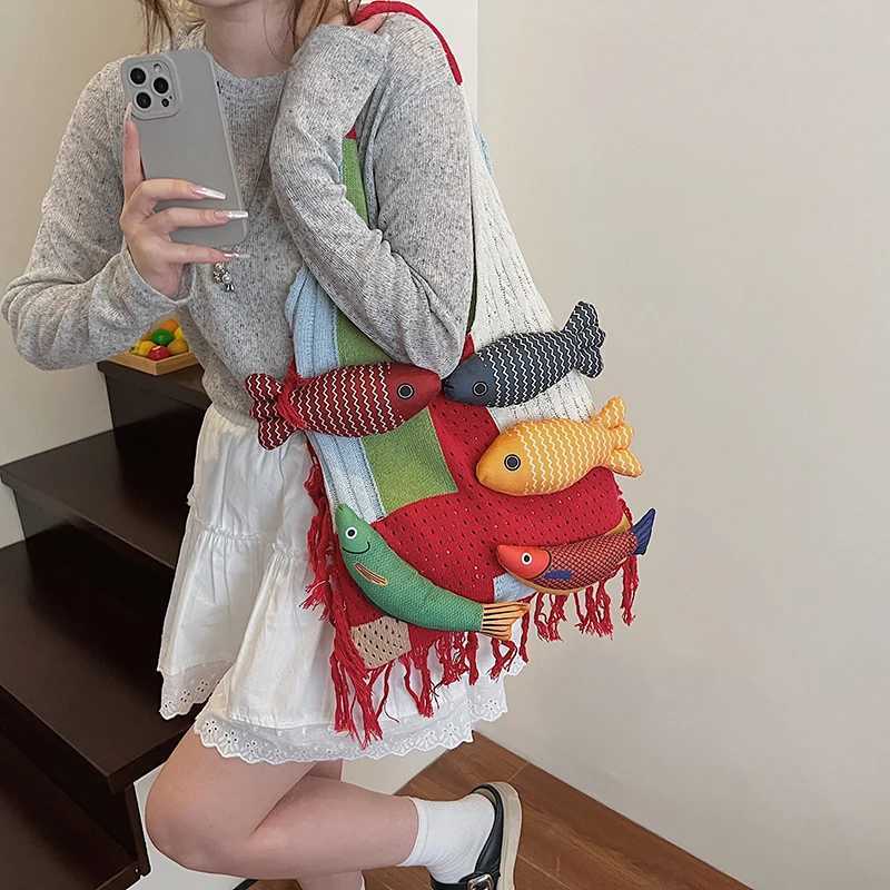 Cute Little Fish Relaxed Knitted Bag 2025 Summer New Commuter Versatile Shoulder Bag Contrasting Cut Out Tote Bag G250729