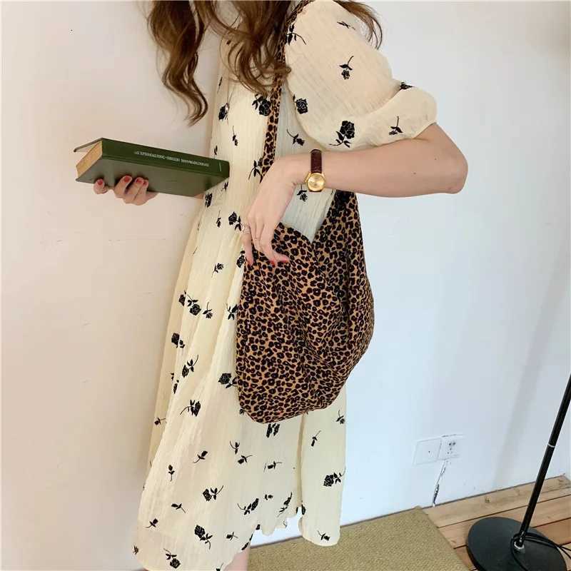 Japanese and Korean Ins Modern Small Leopard Print Messenger Bag Single Shoulder Canvas Bag for Female Students G250729