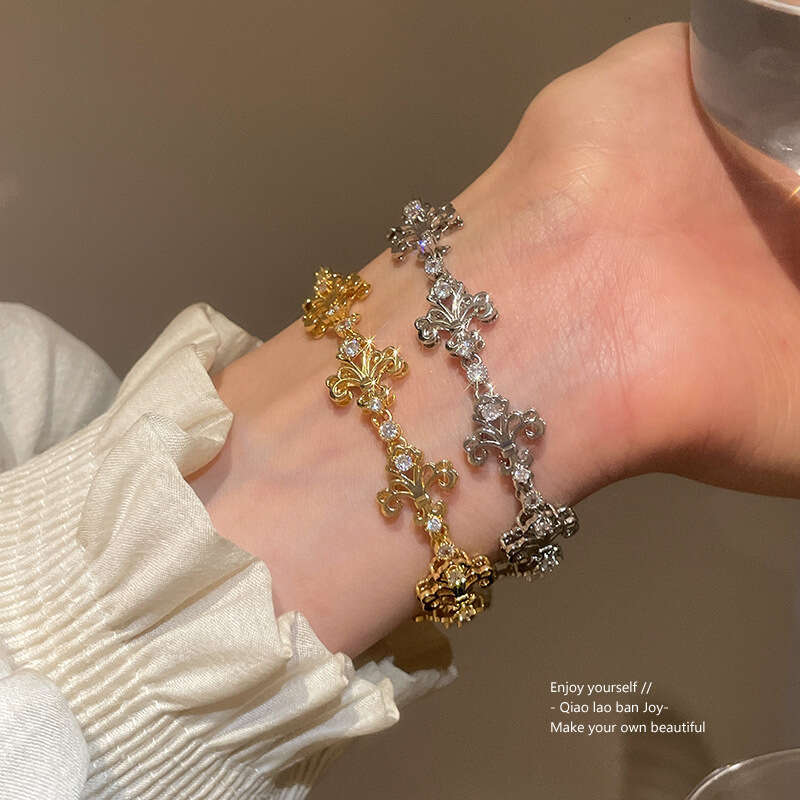 designer Zircon Irregular Iris Light Exquisite High-end Bracelet Temperament Niche Palace Style Hand Jewelry