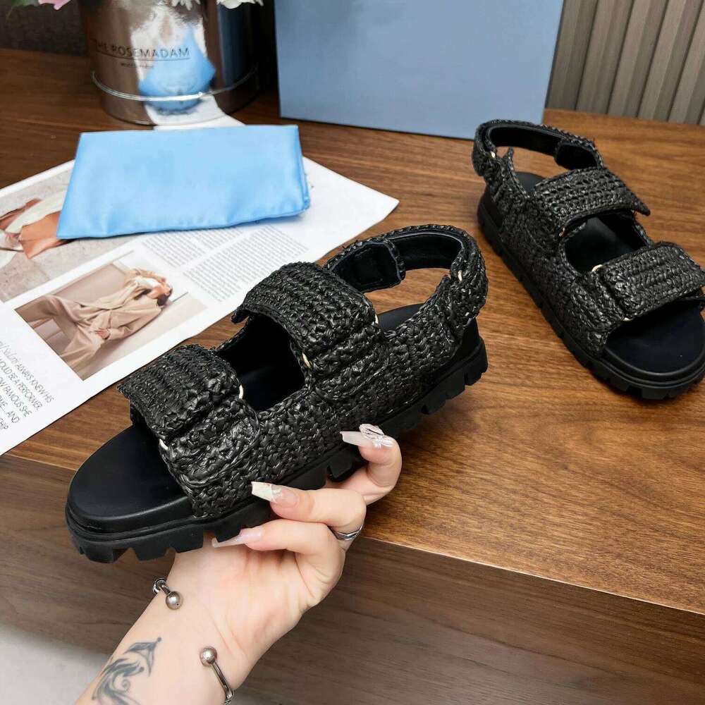 New Women Size35-41 Weaving Beach Sandals Genuine Leather Flats Solid Colors Hook Loop Designer Shoes Zapatillas De Mujer c17