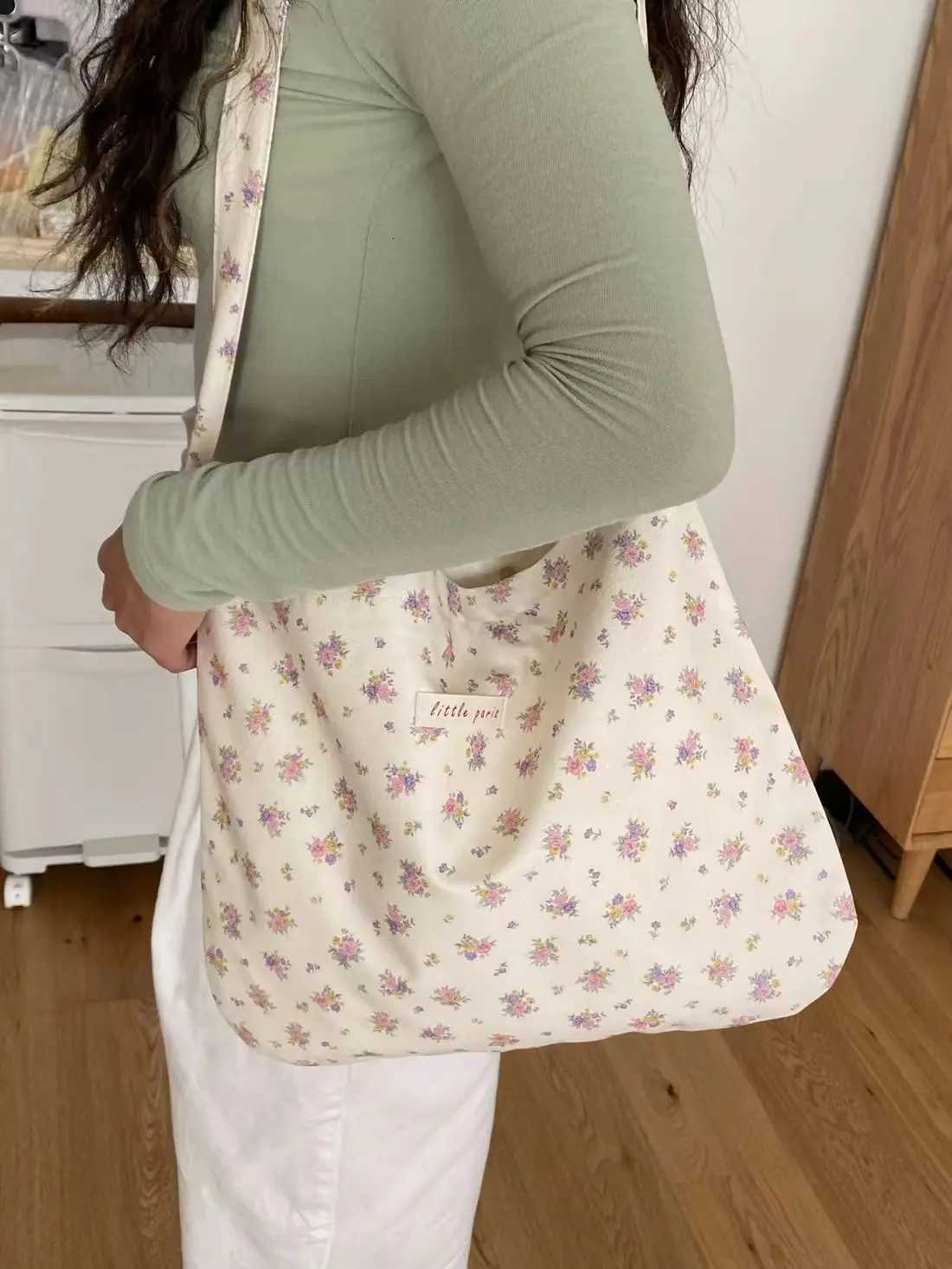 1 Piece Sweet France Style Shoulder Bag Chic Fashion Aesthetic Floral Crossbody Bag for High Capacity Canvas Storage Bag Y250730