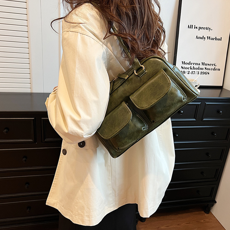 Retro underarm messenger bag women's 2025 new high-end texture shoulder bag niche portable commuter