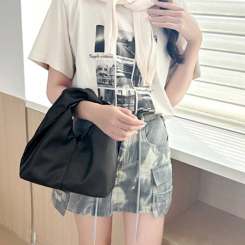 Solid Color Pleated Cloud Bag 2025 New Croissant Shaped Soft PU Shoulder Bag Women Minimalist Top Handle Bags for Daily Handbag Y250730