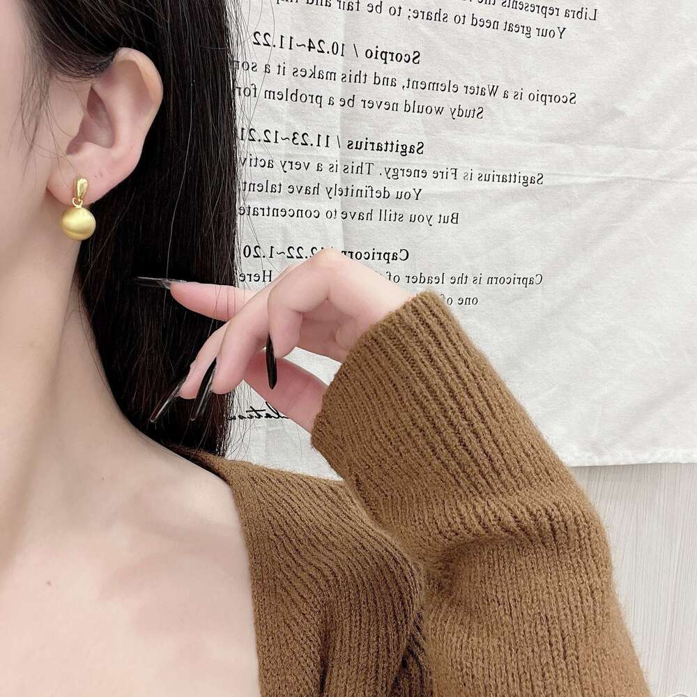French Matte Metal Ball for Women Korean Style Niche Design High-end Fashion New Minimalist Versatile Earrings 609