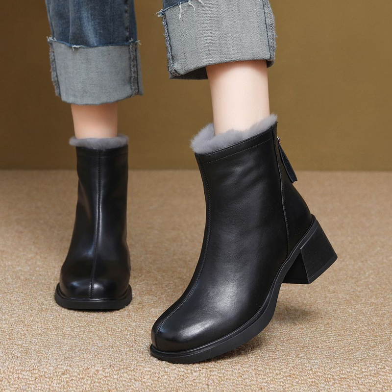 2025 Autumn/Winter French Chelsea Boots for Women with Fleece Lining, Warm Thick Heels, British Style Short Boots, Low-Top Martin Boots with Height In
