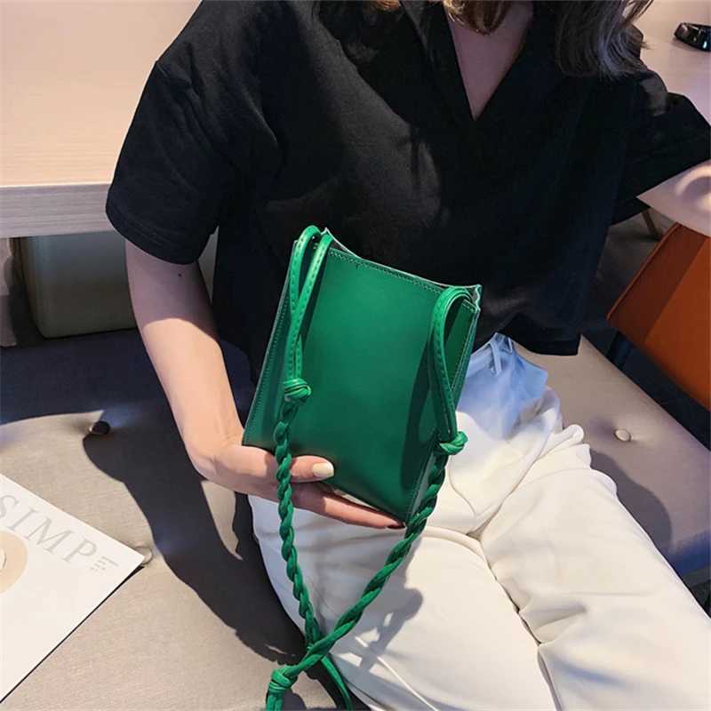 Small Square Shoulder Bag Leather Weaving Belt Crossbody Bag FAshion Women Sloid Phone Pouch Vintage Messenger Package Y250730