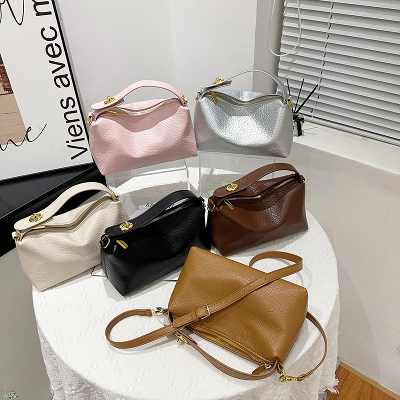 Large-capacity bag women's 2025 spring and summer new Korean version lychee pattern shoulder messenger bag retro Boston women's bag