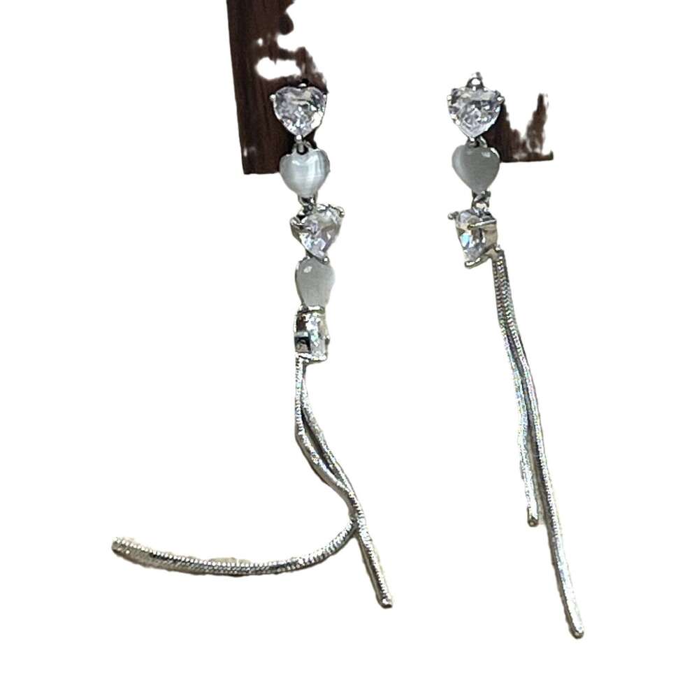 Asymmetric Flashing Zircon Heart Cat's Eye Stone Tassel Earrings for Women Unique Temperament Light High-end Sense Studs Ear Clips Gentle 901