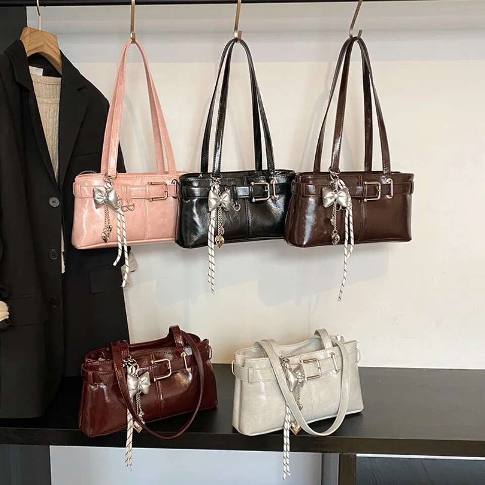 Designer Luxury Shoulder Satchels For Women Patent Leather Top Handle Underarm Bag Spacious Brand Handbags Tote With Bow Heart Charms