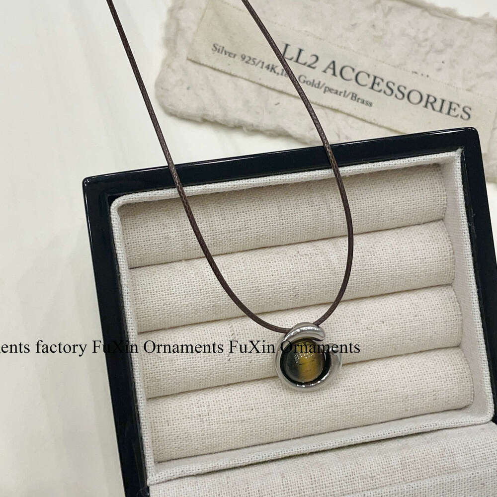 Tiger Eye Stone Necklace for Women, New Elegant Niche Light Choker, Fashionable Chinese Style Collarbone Chain Accessory 685