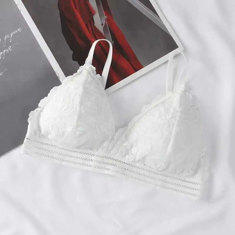 Lace Triangular Cup Suspender Bra Thin Cup Without Steel Ring Sexy Beautiful Back Breathable Bra with Detachable Chest Pad Z250730
