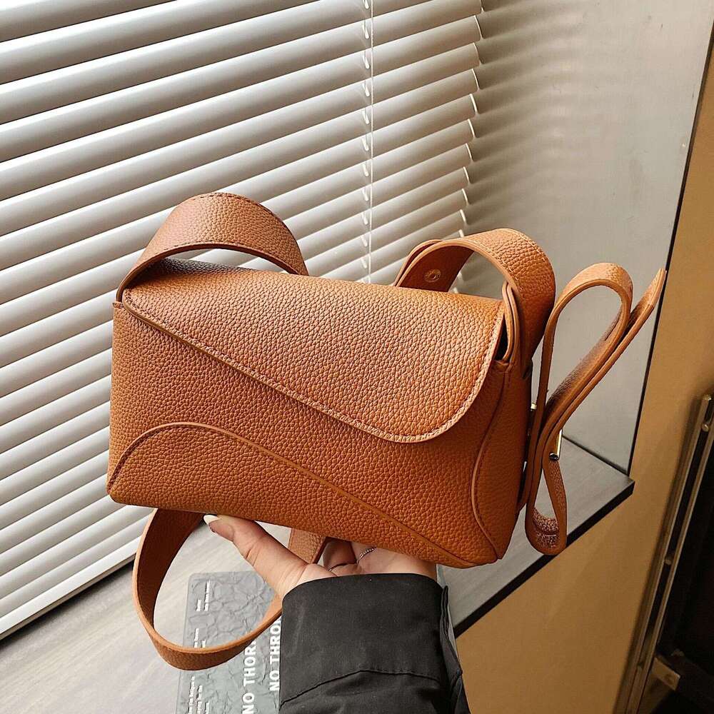 Caramel colored leather single shoulder crossbody bag, simple and fashionable flip cover small bag, versatile for daily commuting, women's bag on