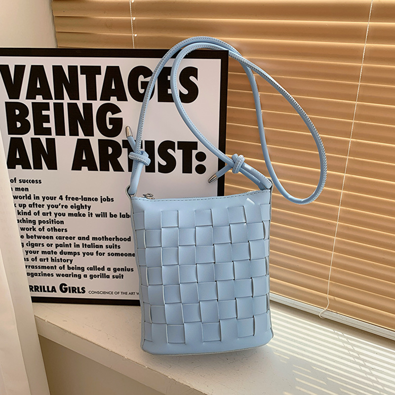 Hand-woven for Women 2024 New Trendy Single Shoulder Korean Fashion Solid Color Simple Crossbody Phone Bag ddmymoon