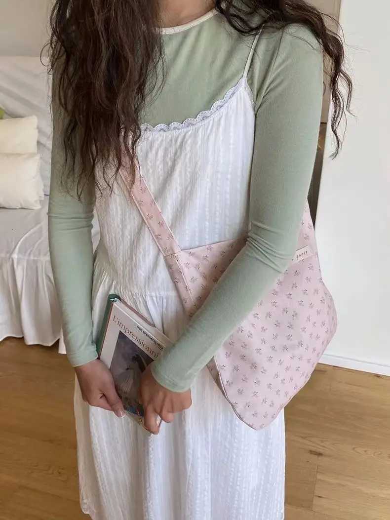 1 Piece Sweet France Style Shoulder Bag Chic Fashion Aesthetic Floral Crossbody Bag for High Capacity Canvas Storage Bag Y250730