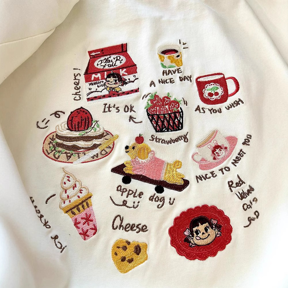 2025 American retro heavy craft embroidery niche design women's summer new loose casual versatile top fashionable new designer T-shirt