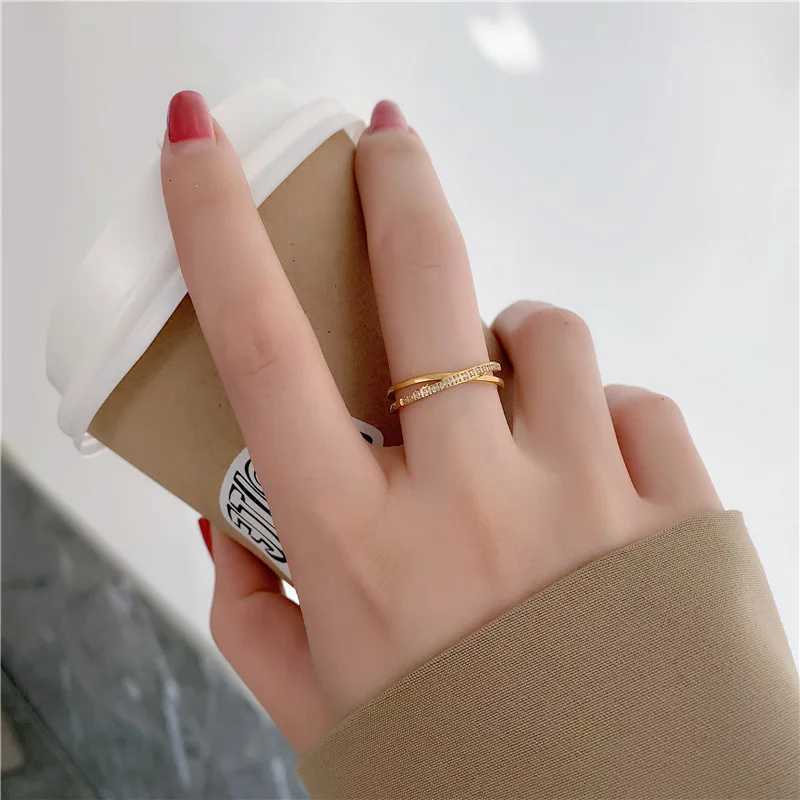 Luxury Gold Color Stainless Steel Line Cross Zircon Couple Rings for Women Men High Quality Engagement Finger Jewelry Colorfast y250730
