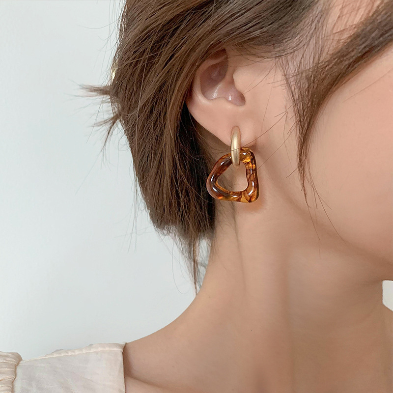 Matte Gold Women's Irregular Resin Earrings Free Shipping Designer Luxury Jewelry New Fashionable Lightweight Earrings